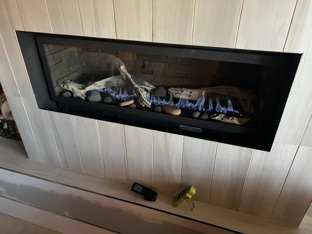 Gas fireplace remote receiver with ON REMOTE OFF switch